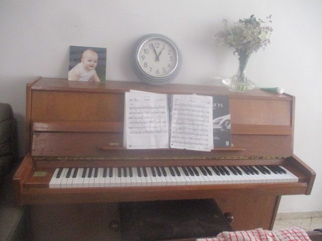 upright piano