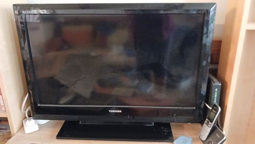 טלויזיה 28''