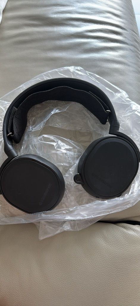 למכירה SteelSeries Arctis 5