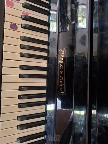 פסנתר עומד sangler&sons