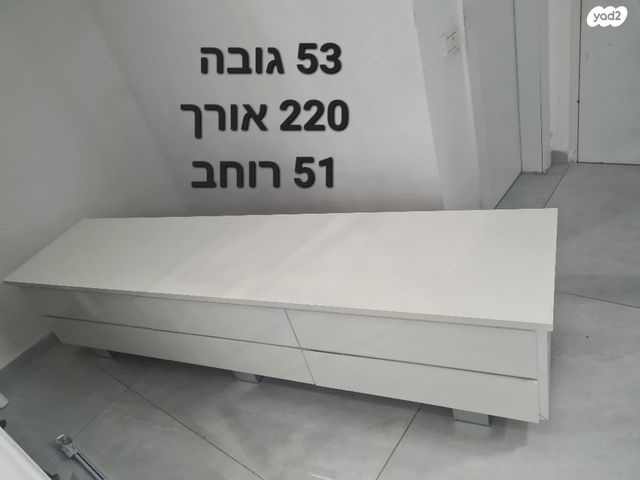 מזנון ושולחן