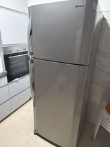 מקרר חברת SHARP