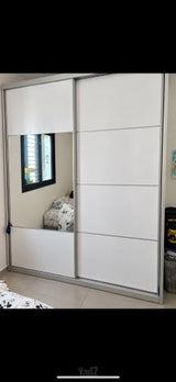 ארון הזזה