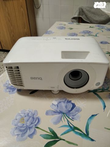 מקרן BenQ MS550. 