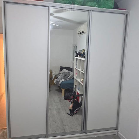 ארון הזזה