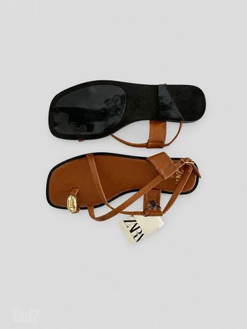 סנדלי קאמל מעור ZARA