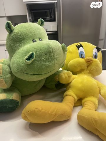 2 בובות גדולות