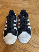 נעלי Adidas