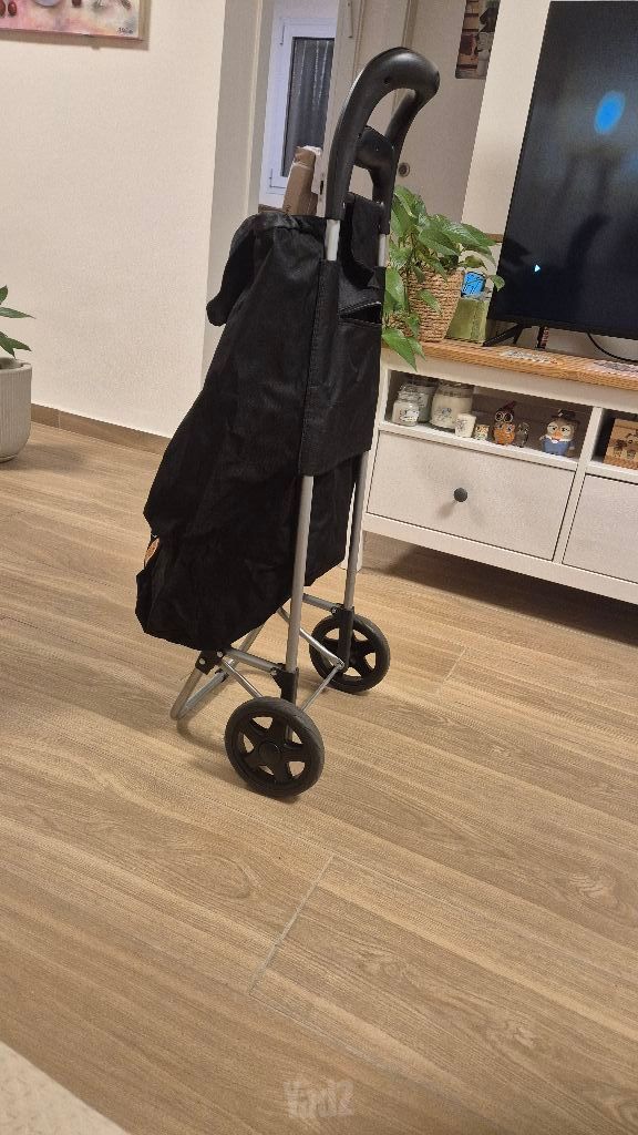 עגלת שוק כחדשה