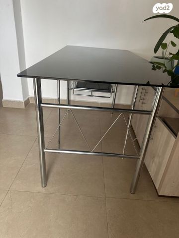 שולחן זכוכית