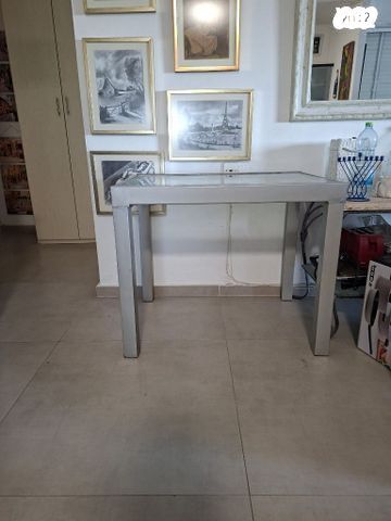 שולחן זכוכית