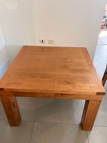 שולחן 120*120 עץ מלא