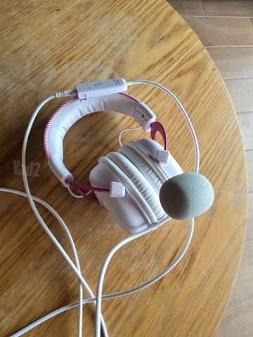 אוזניות  HyperX Cloud II
