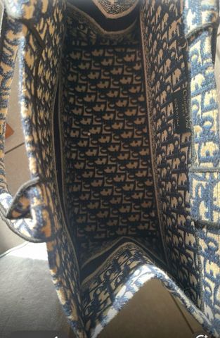 Oblique book tote