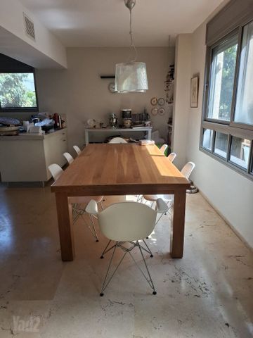 שולחן אוכל