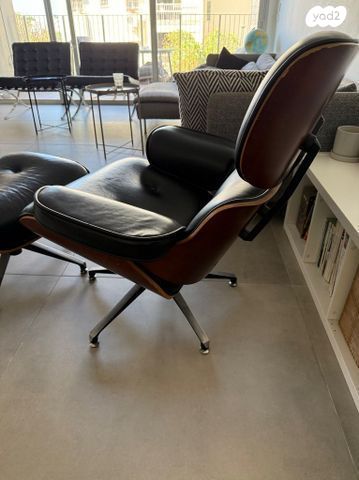 כורסא והדום בסגנון ״EAMES”