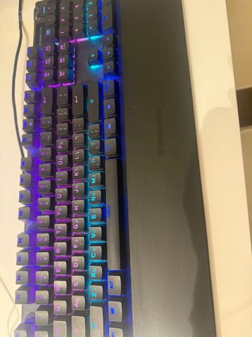 מקלדת SteelSeries Apex 5