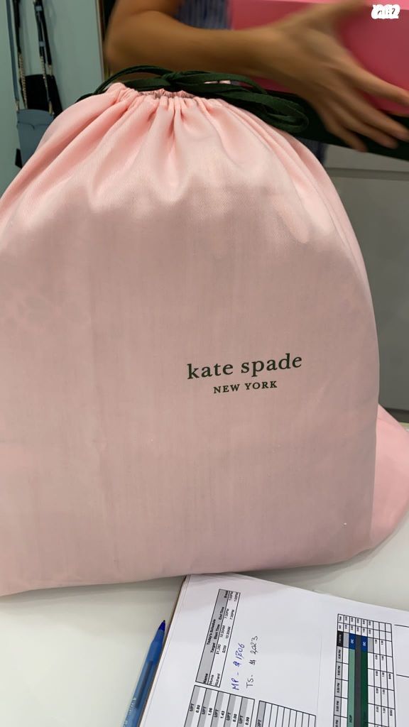 תיג גב יוקרתי של KateSpade NYC