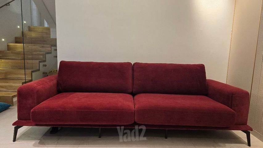 למכירה ספה 2.40