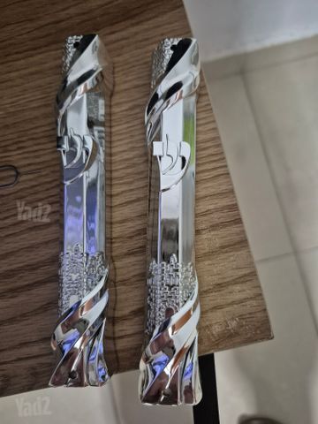 מזוזות חדשות