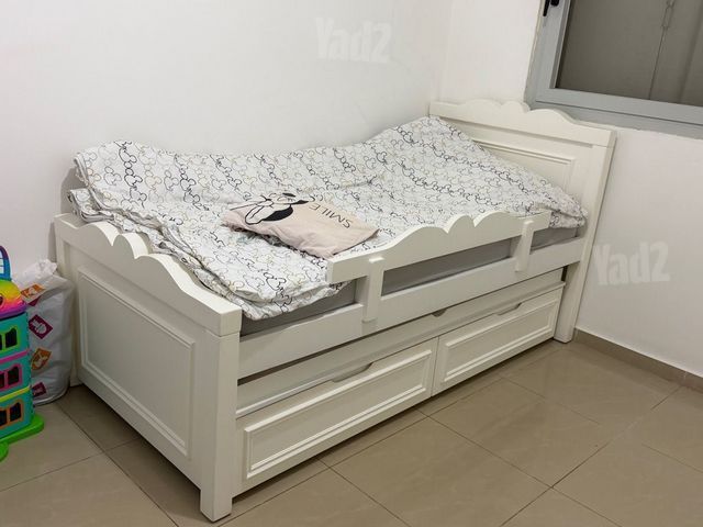 מיטת חבר עץ מלא