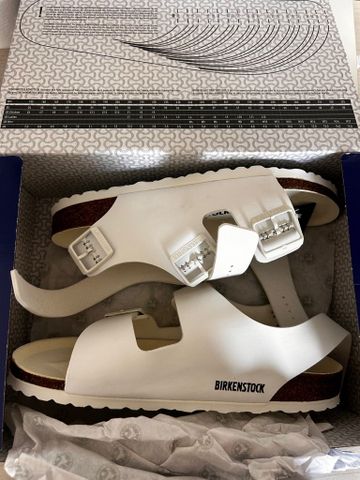נעלי Birkenstock לבנות