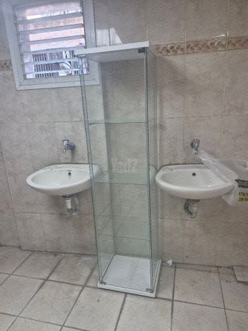 ארון זכוכית