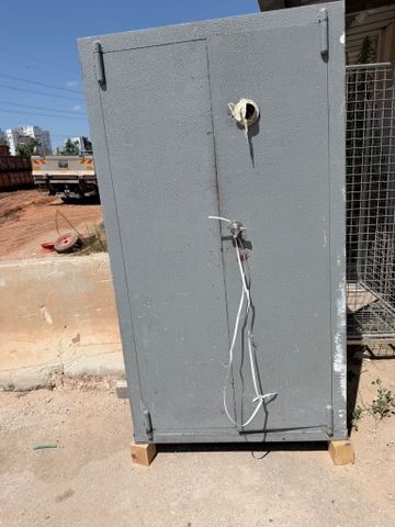 כספת גדולה  בגובה 180 סמ