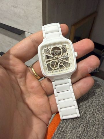 שעון Rado true square