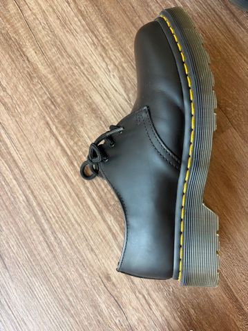 Dr Martens - נעלי דר מרטינס