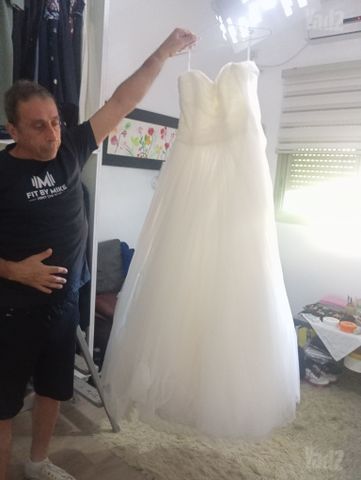 שתי שמלות חתונה