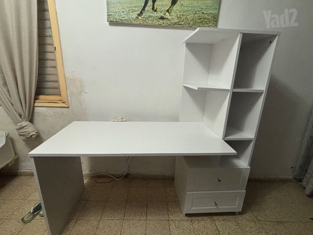 שולחן עבודה לבן