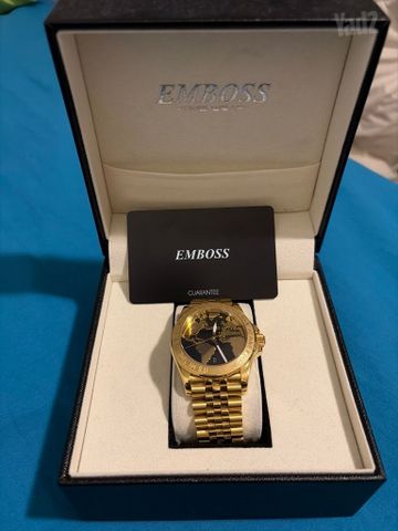 שעון EMBOSS