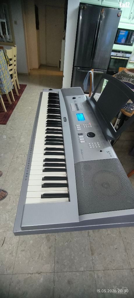 מצב מעולה Yamaha DGX-220,