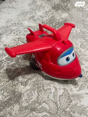 מטוס על ג׳ט ענק