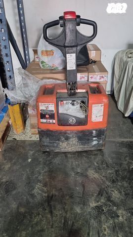 עגלת משטחים