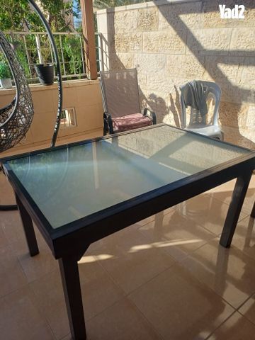 שולחן נפתח