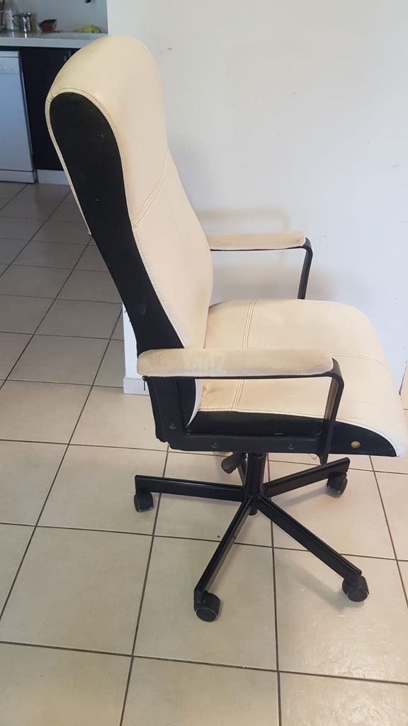 כיסא משרדי