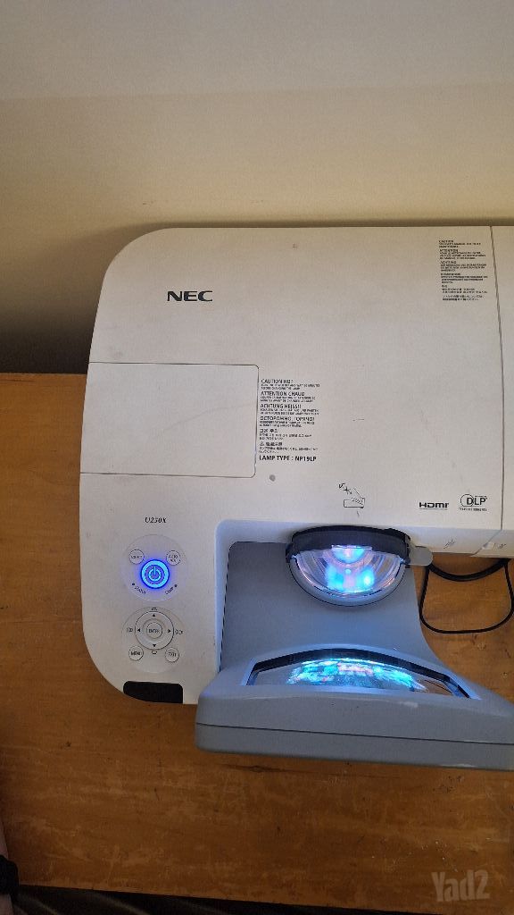 מקרן טווח קצר NEC
