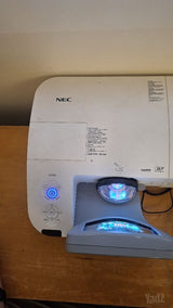 מקרן טווח קצר NEC