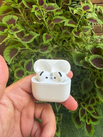 AirPods 4