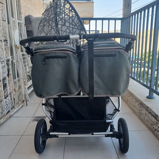 עגלת תאומים