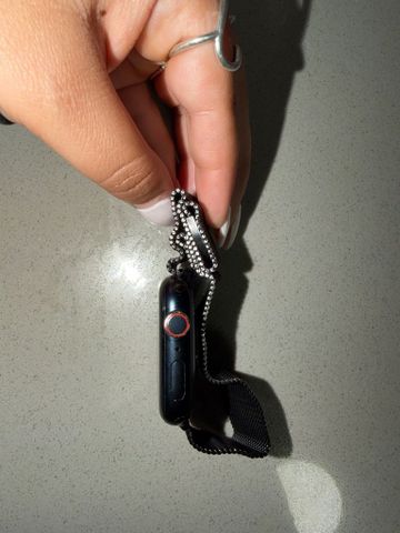 Apple Watch SE 44mm בצבע
