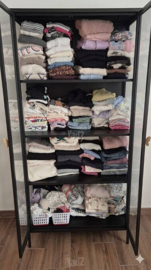 ארון מדפים