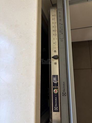מדיח כלים Electrolux ESL5205LO