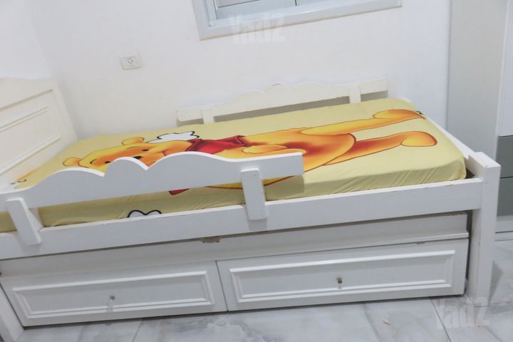 מיטת עץ