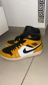 Air Jordan 1 Mid Taxi מידה 42
