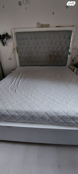 מיטה זוגית לבנה רוחב 1.60