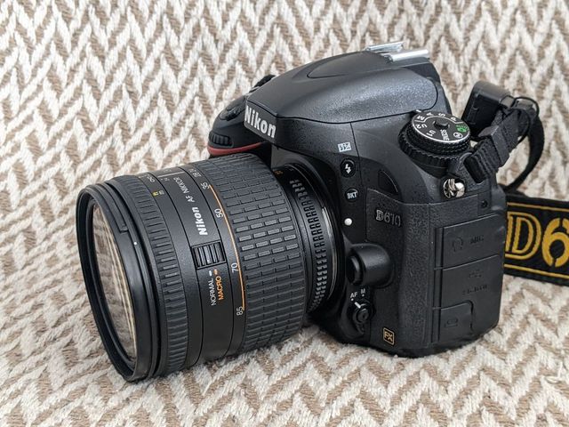 Nikon D610 מקצועית