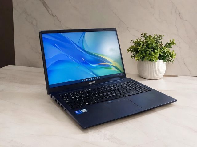 ASUS VivoBook 15